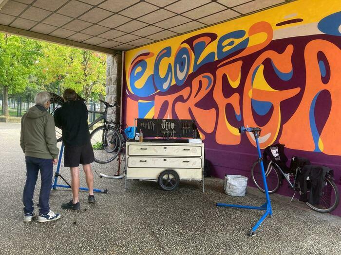 Atelier mobile participatif d'auto-réparation de vélo
