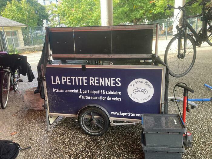 Atelier mobile participatif d'auto-réparation de vélo