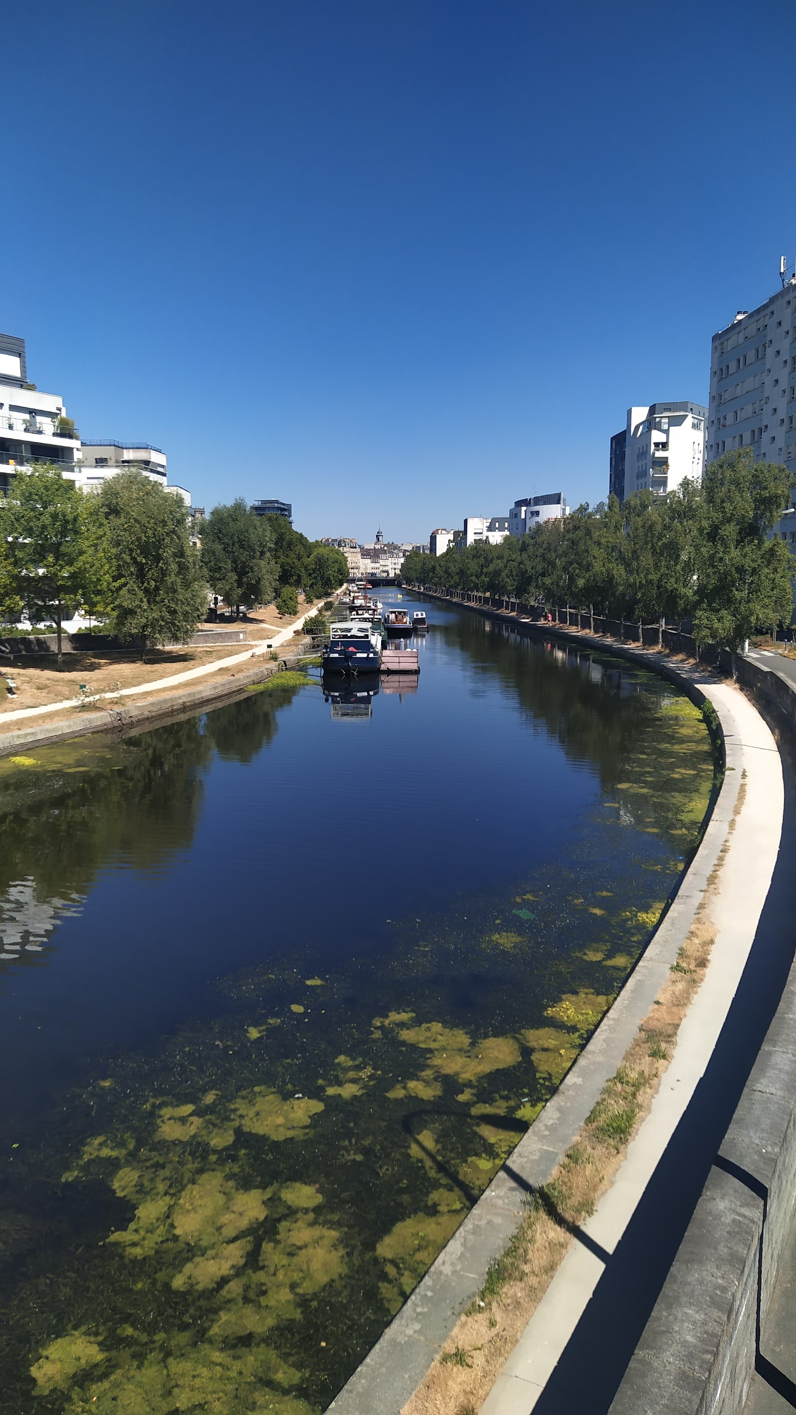 Péniches du canal Saint-Martin